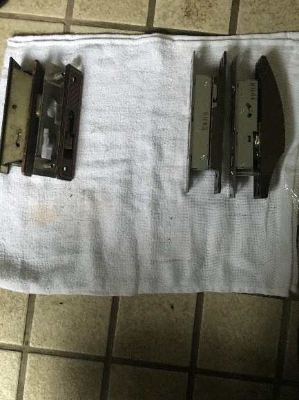 部品(左:既存品、右:取付品)