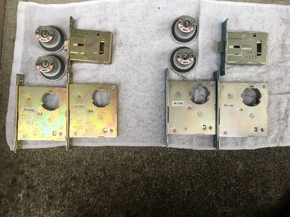 部品(左:既存品、右:新品)