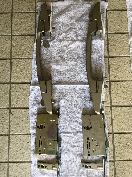 部品(左:既存品、右:新品)