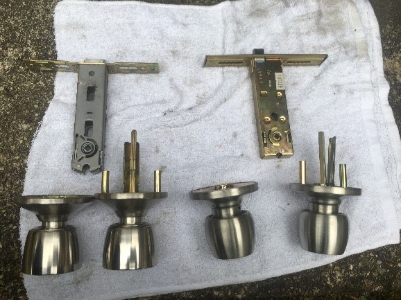 部品(左:既存品、右:取付品)