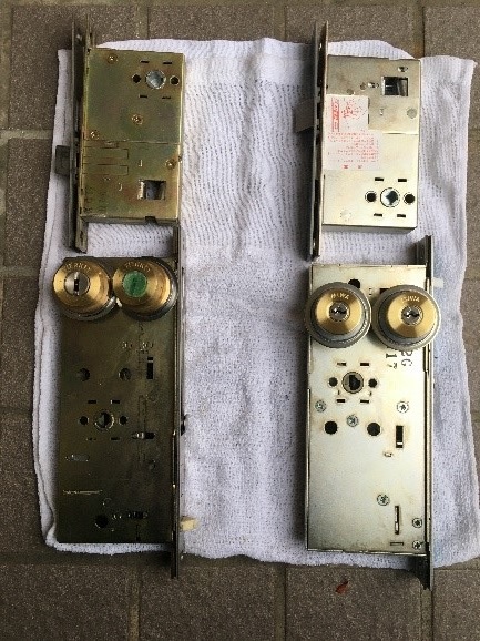 部品(左:既存品、右:新品)