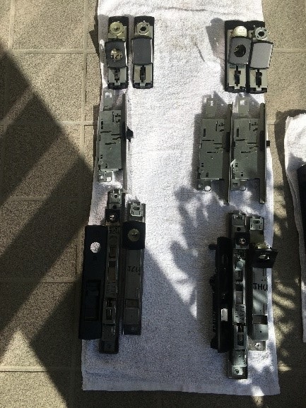 部品(左:既存品、右:新品)