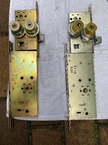 部品(左:既存品、右:新品)