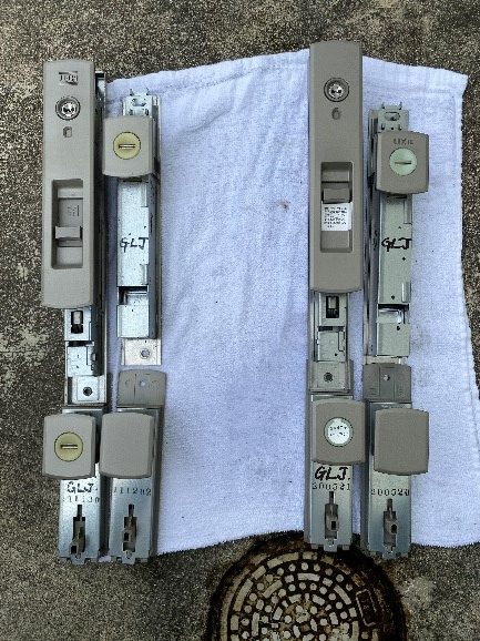 部品(左:既存品、右:新品)